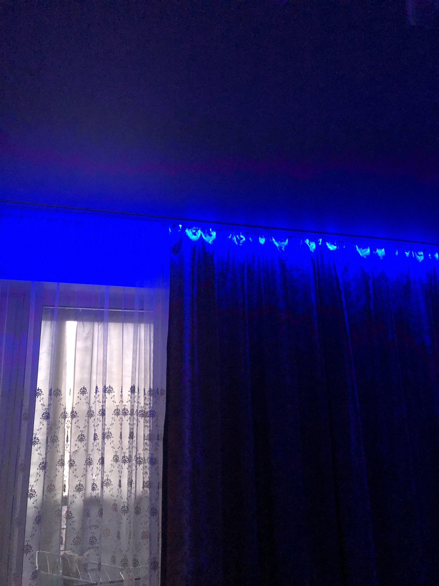 светодиодная подсветка карниза штор