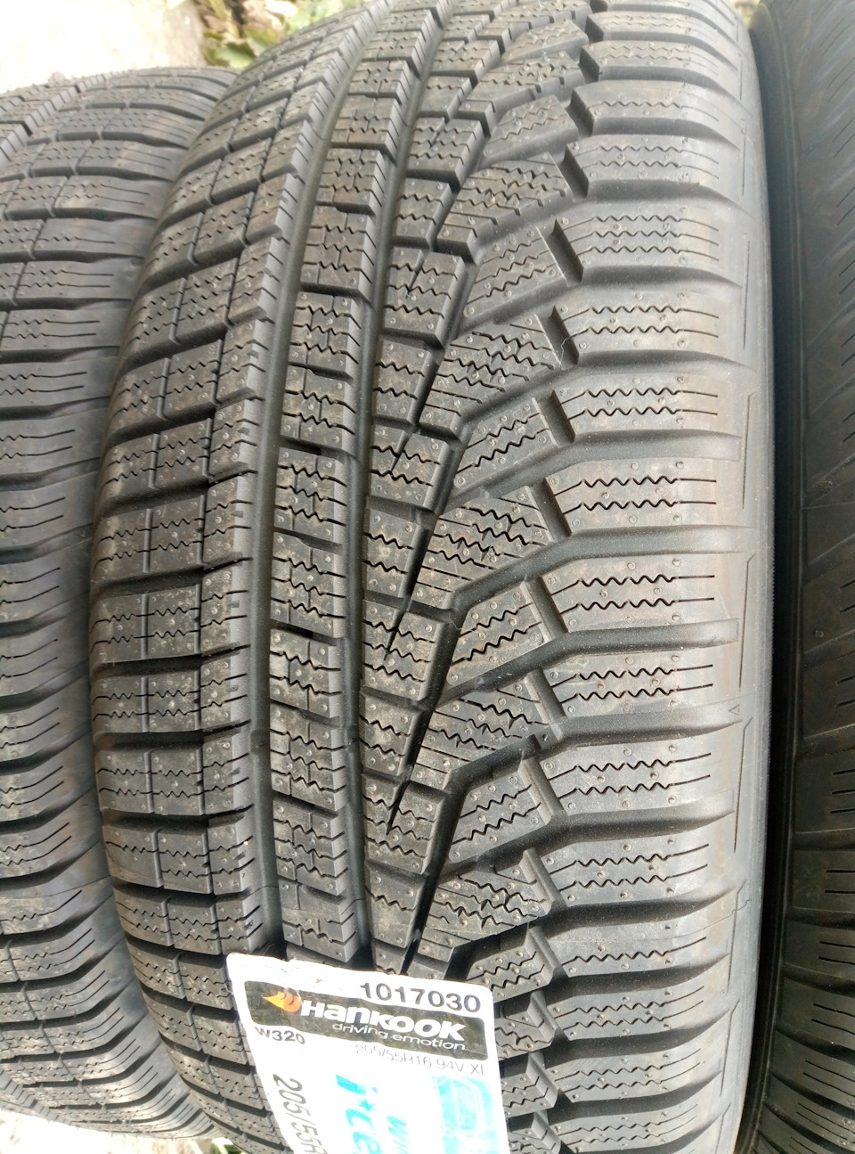 285 45 r21 зима. Hankook w320. Hankook Winter evo2 w320a SUV 225/55. Hankook w320a i cept evo2 315 35 20. Автомобильная шина Hankook Tire Winter i*cept EVO 2 w320a SUV 285/45 r21 113v зимняя.