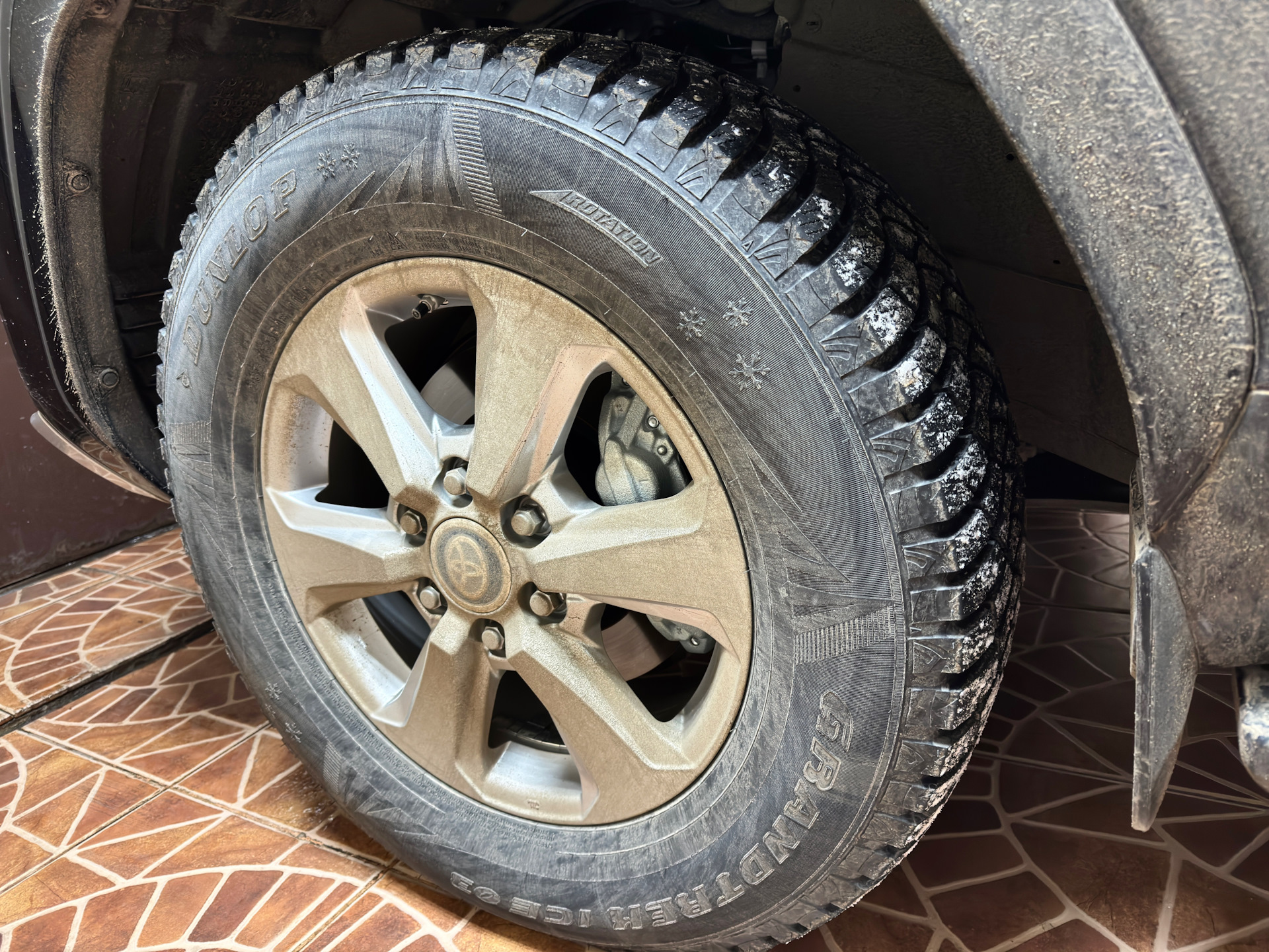 Зимняя резина Dunlop Grandtrek Ice 03 265/55 R20 113T XL — Toyota Land ...