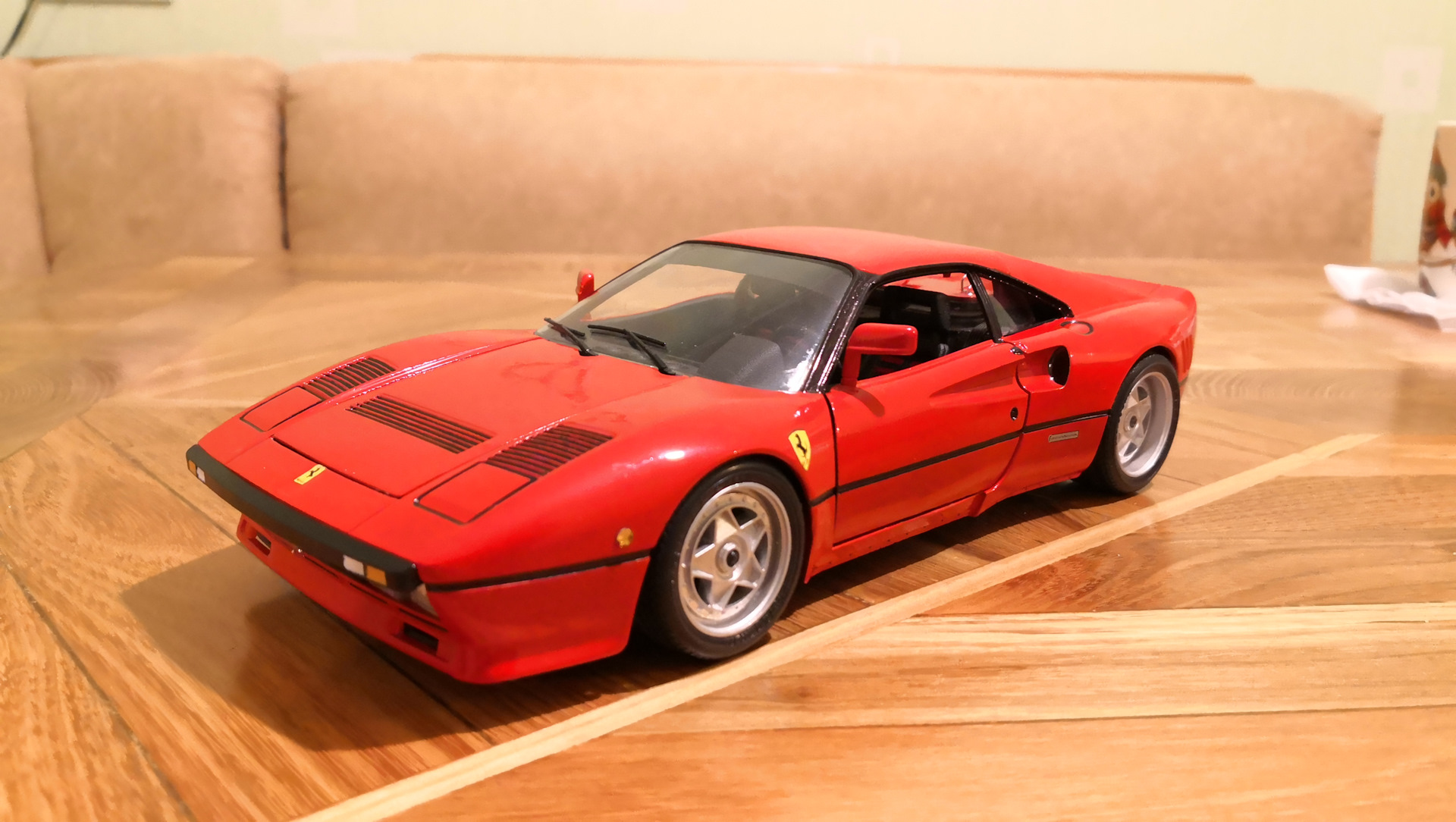 Ferrari 308 GTB Quattrovalvole (1:18 Kyosho) — Сообщество
