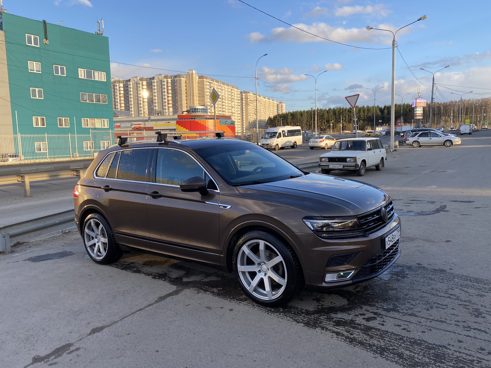 VW Tiguan drive2. Тигуан 2 r20. Tiguan Suzuka r20. Tiguan 2 r20 драйв.