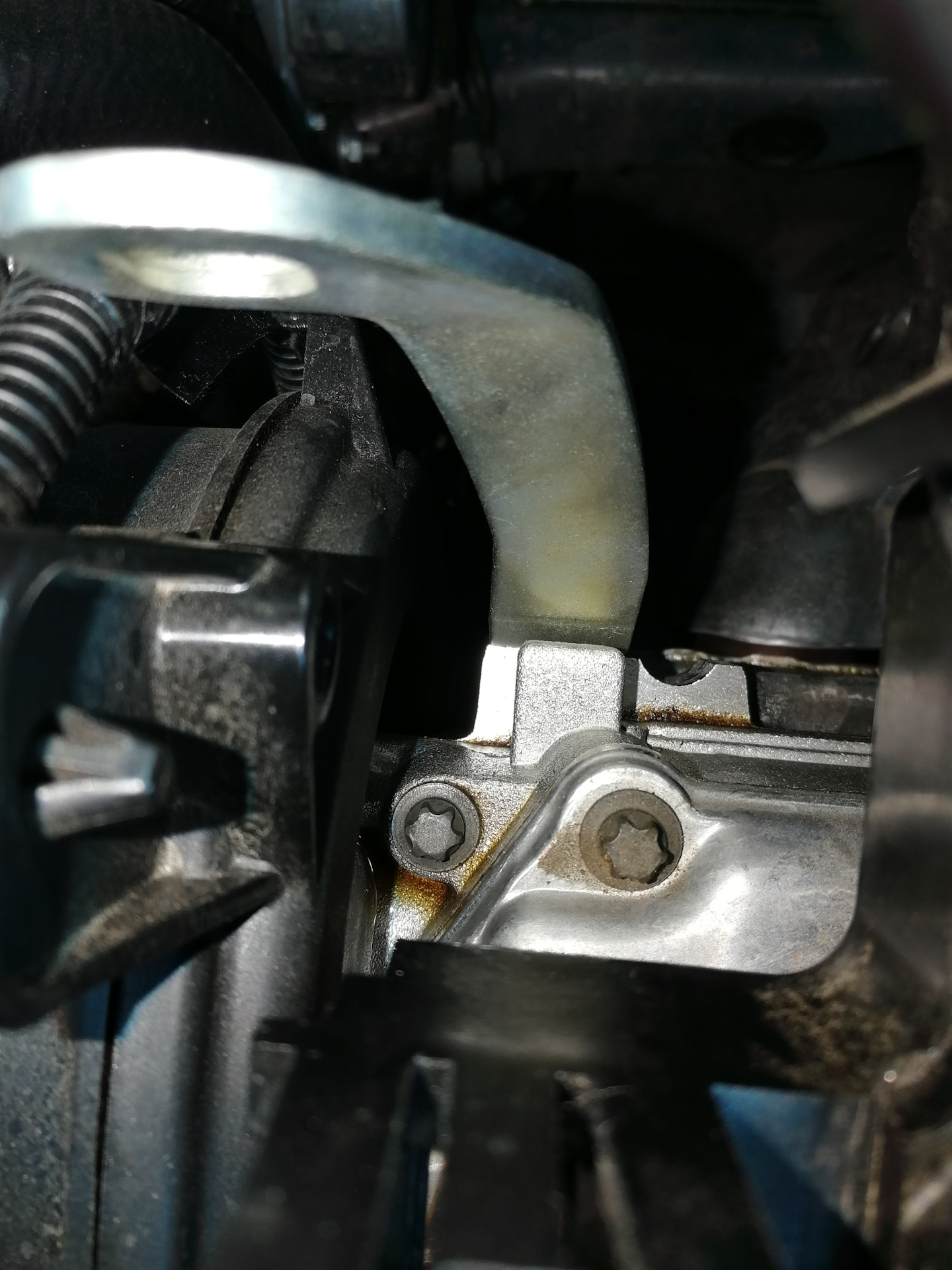 Масло на клапанной крышке… — Lada Vesta, 1,6 л, 2018 года | поломка ...