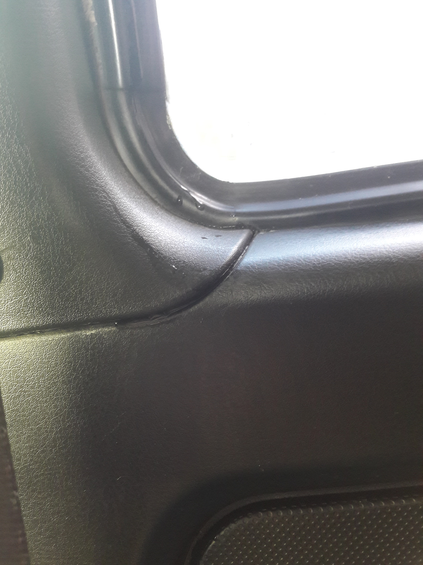 Прошу помощи! Текут резинки боковых задних глухих стекол на ниве — Lada ...