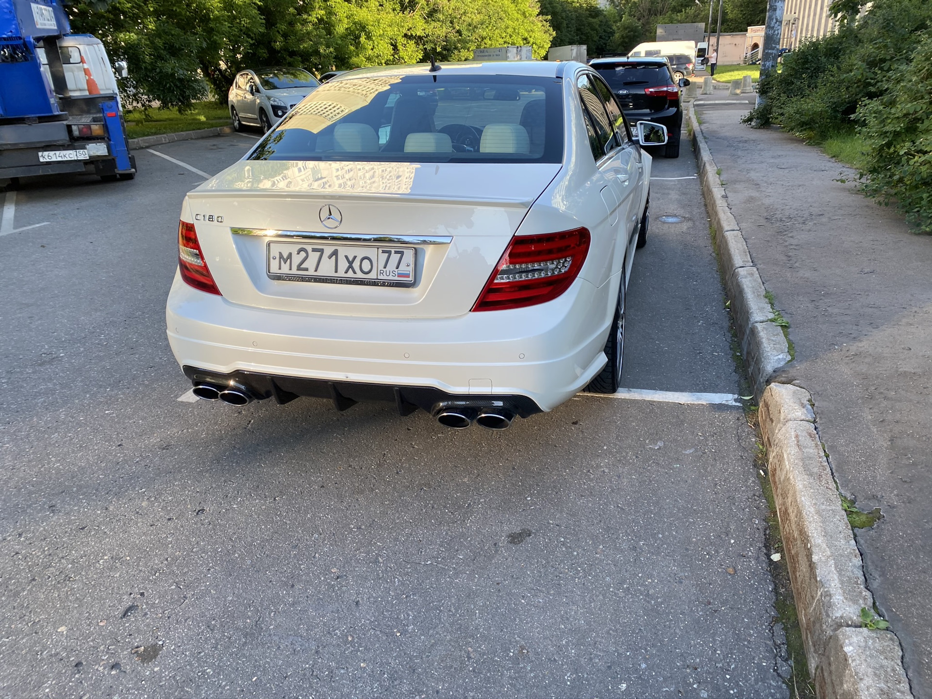 Part 59. Шильдики на багажник — Mercedes-Benz C-class (W204), 3,5 л, 2011  года | стайлинг | DRIVE2