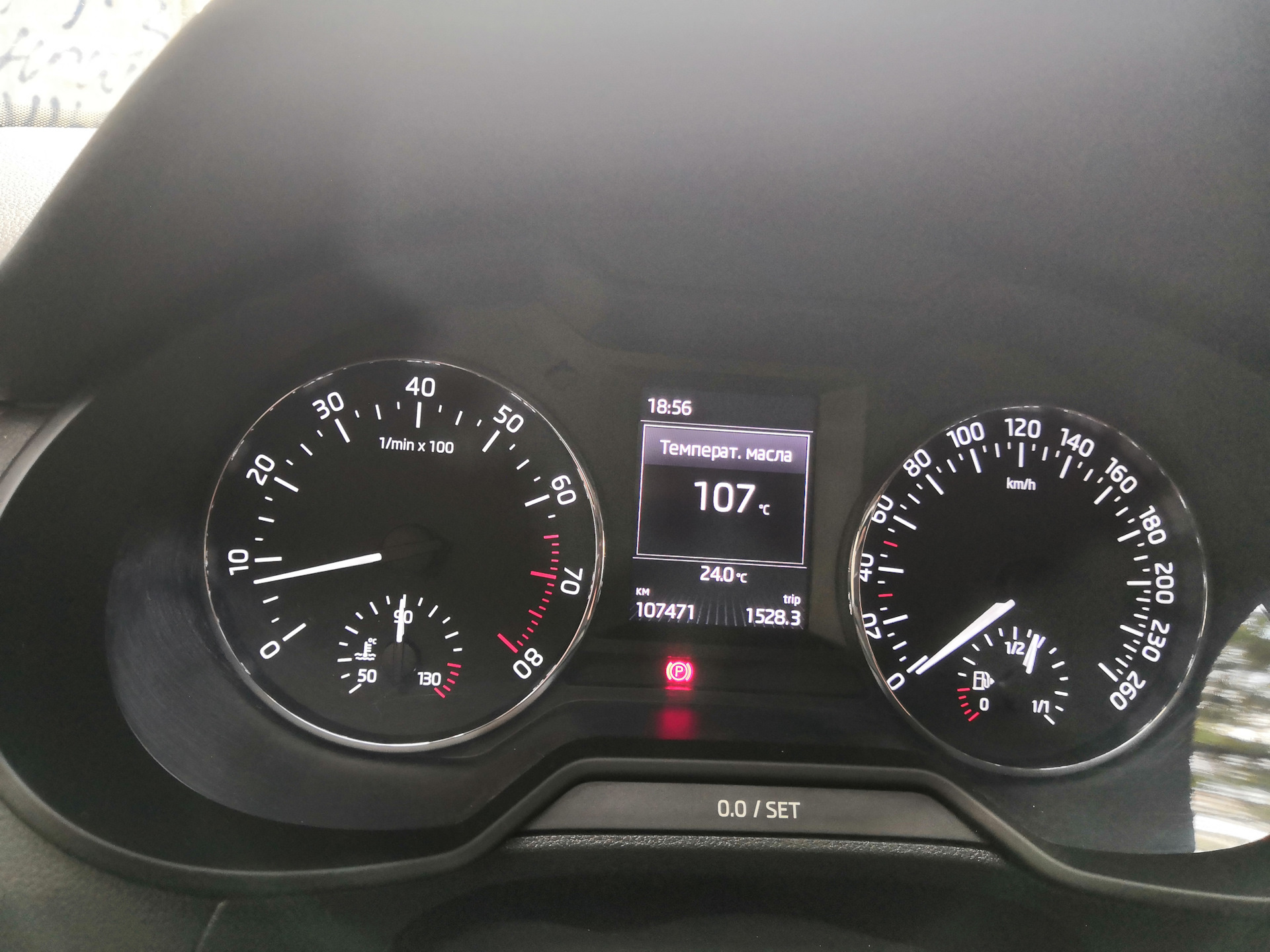 Tsi температура масла. 5e0 920 730 c. 5g0 920 860 a. Приборная панель Фольксваген Амарок 2017. Дополнительные приборы Volkswagen Amarok.