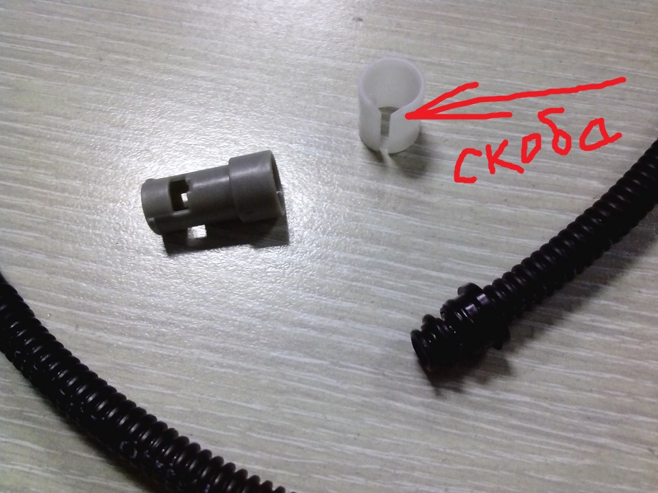 Ремонт шланга омывателя заднего стекла (продолжение). — Skoda Fabia ...