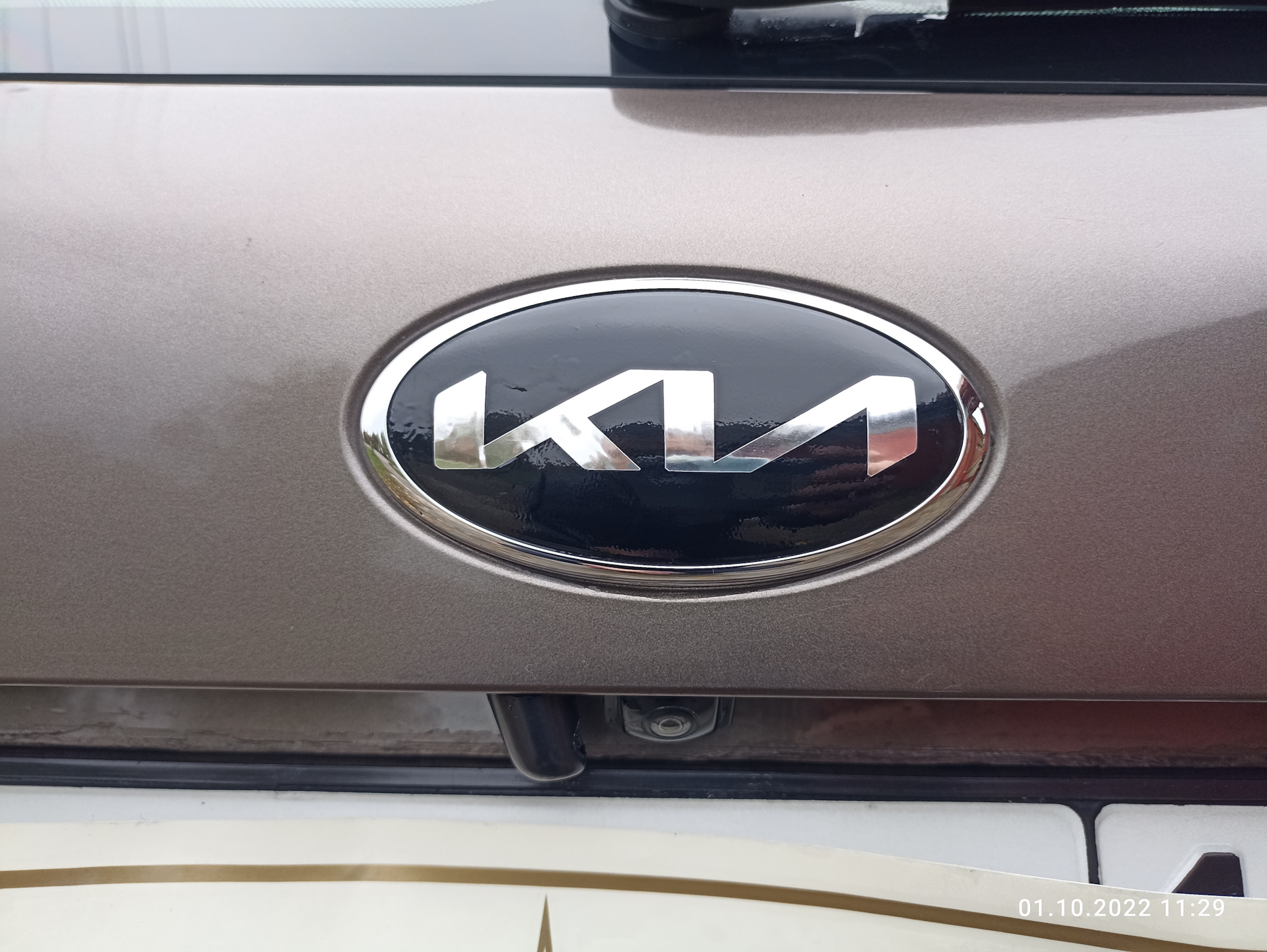 Эксперимент с наклейкой на шильдик — KIA Ceed (2G), 1,6 л, 2013 года ...