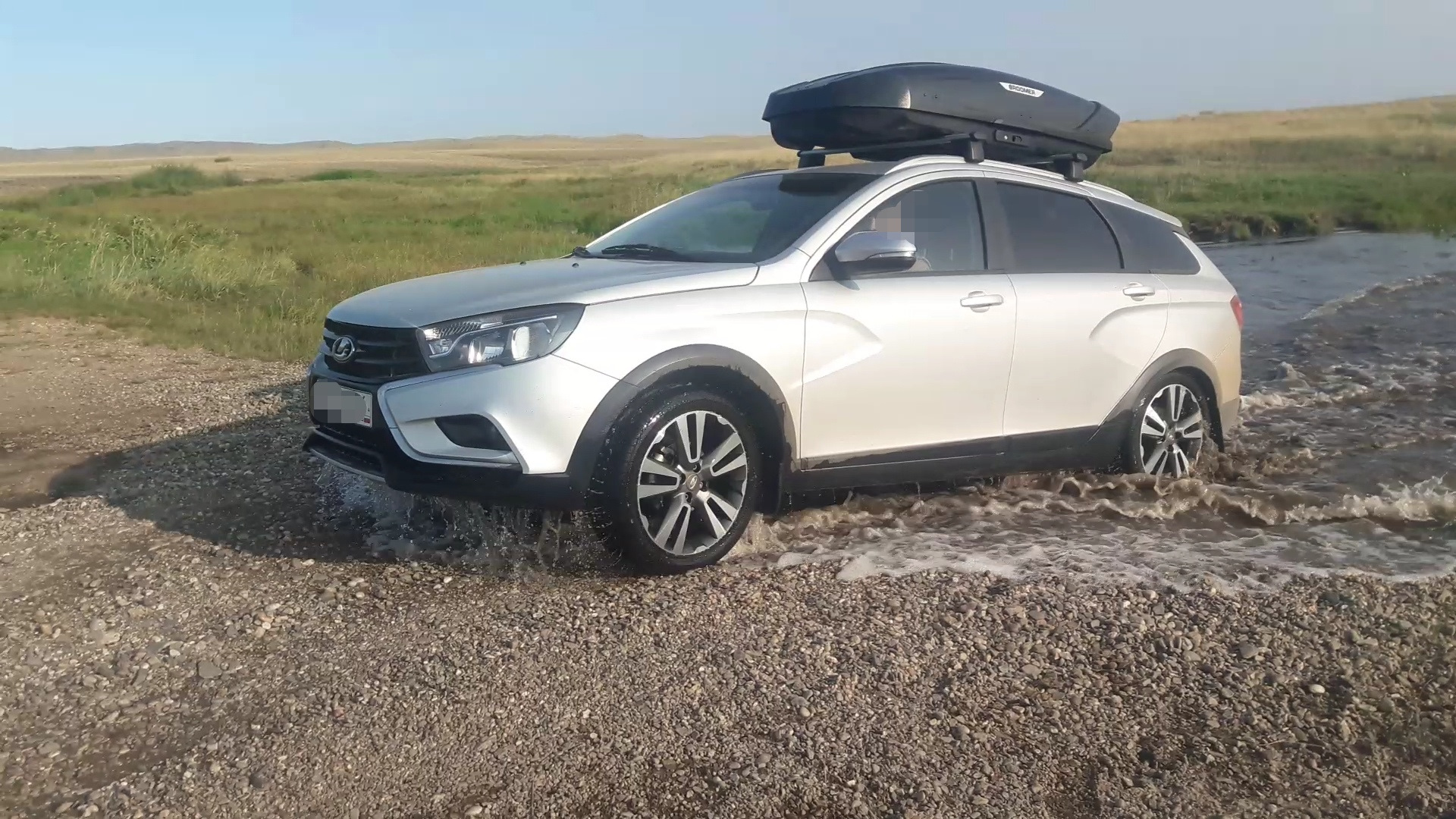 Автобокс на крышу — Lada Vesta SW Cross, 1,8 л, 2019 года | аксессуары |  DRIVE2