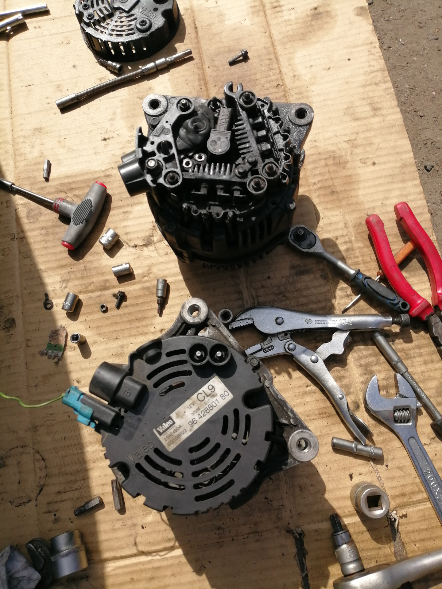 Значок заряда аккумулятора моргает и тухнет. Нужна помощь. — Citroen ...