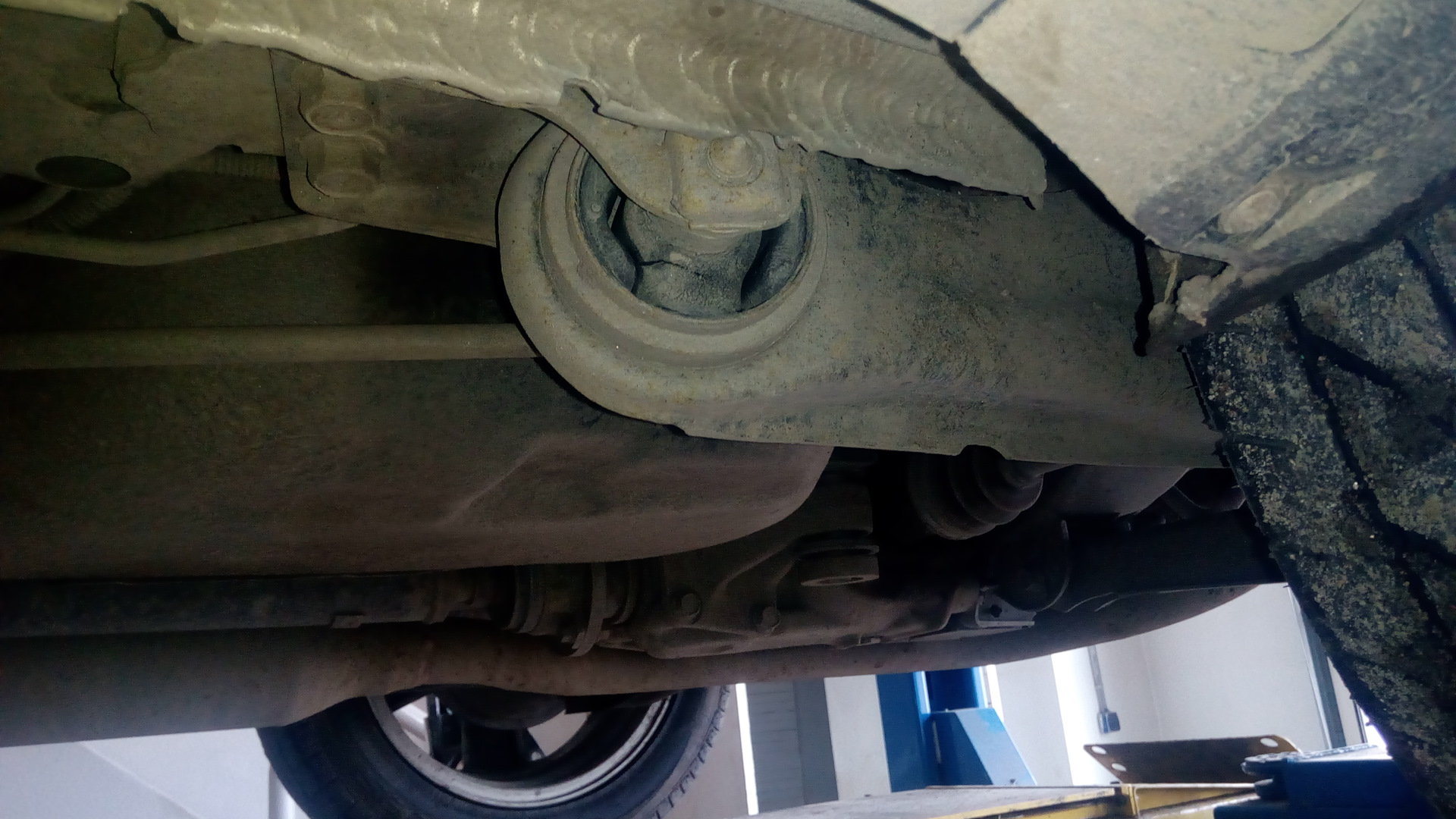 Задняя подвеска аутлендер — Mitsubishi Outlander (1G), 2 л, 2004 года ...