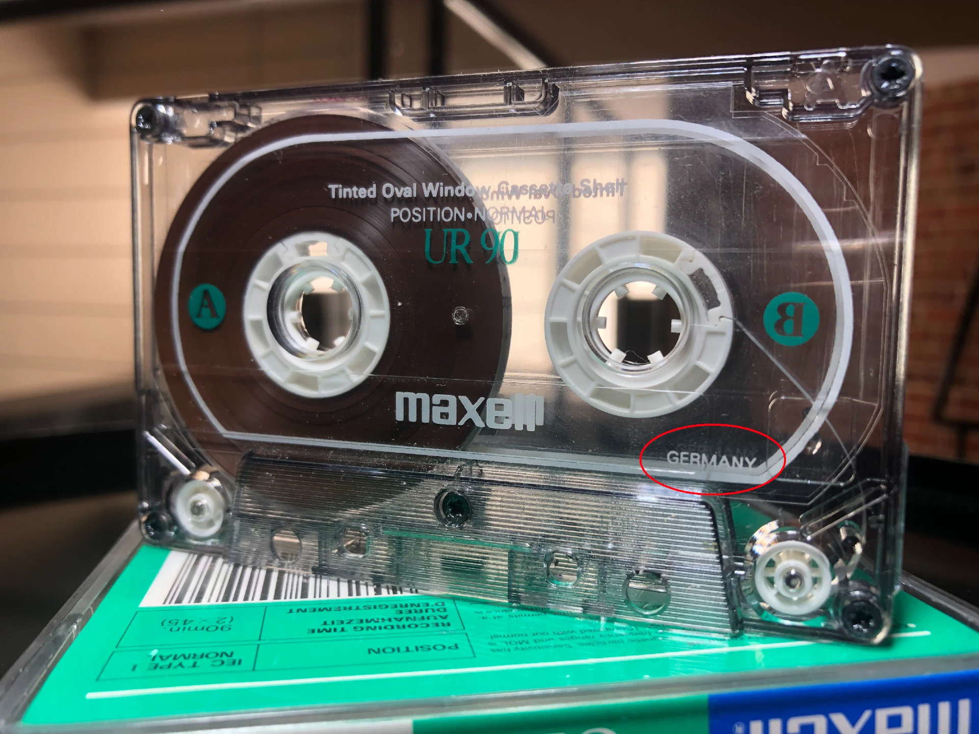 Как сделать кассету. Maxell ur 1988 год. Как сделать кассеты 90 сделать. Почему старые японские аудиокассеты хвалят.