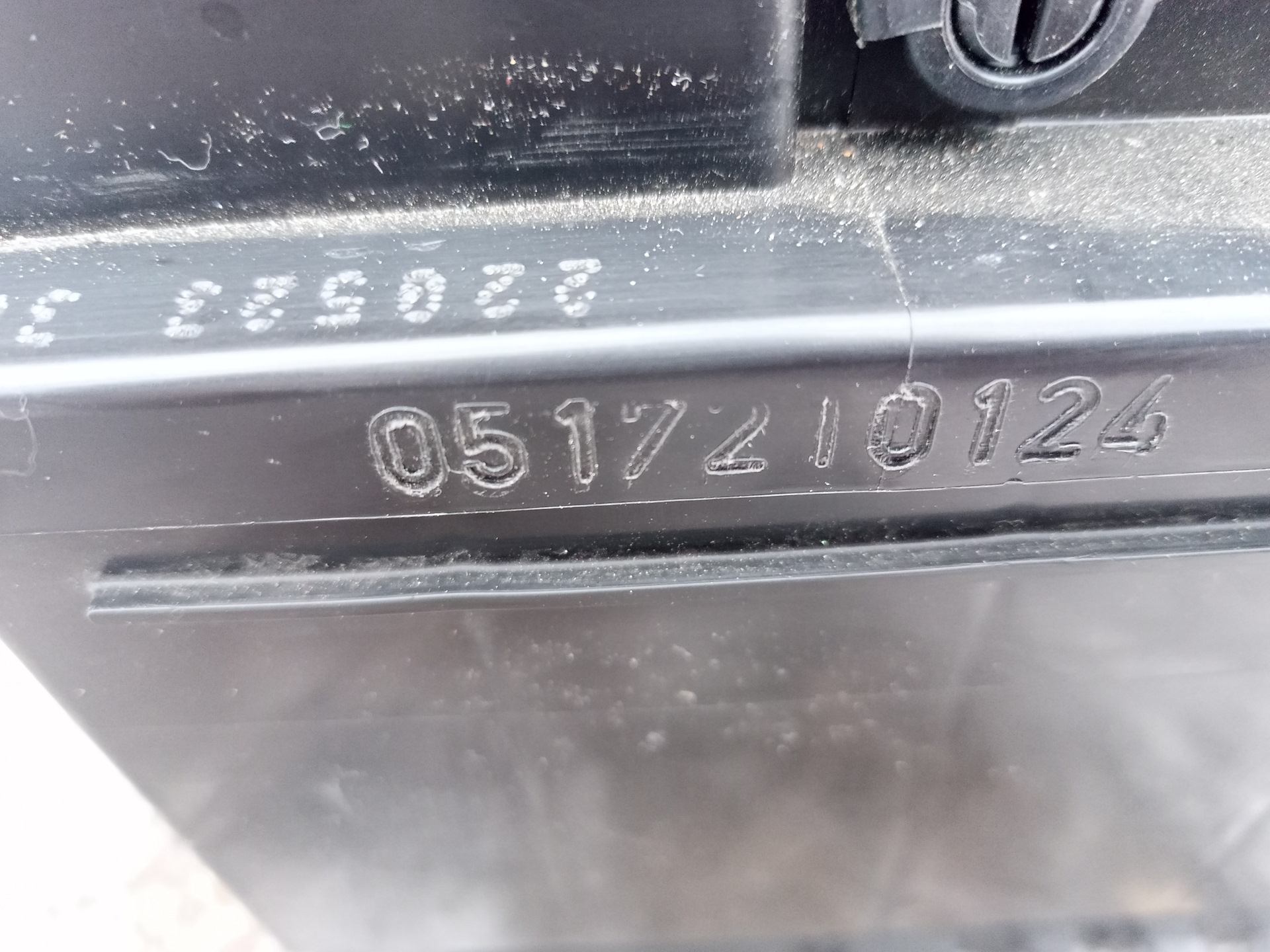 Как обслужить акб и пре необходимости долить корректирующий электролит ...