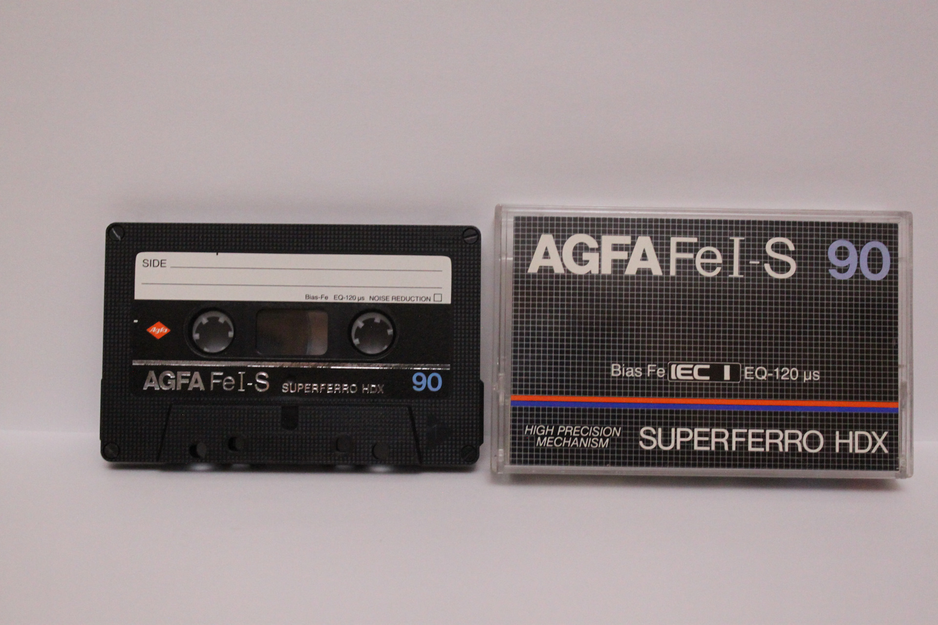 Язык магнитофона. Кассета для магнитофона Agfa Superferro. Аудиокассета Agfa Fe i. Кассеты 80-х годов Agfa. Hdx кассеты для магнитофона.