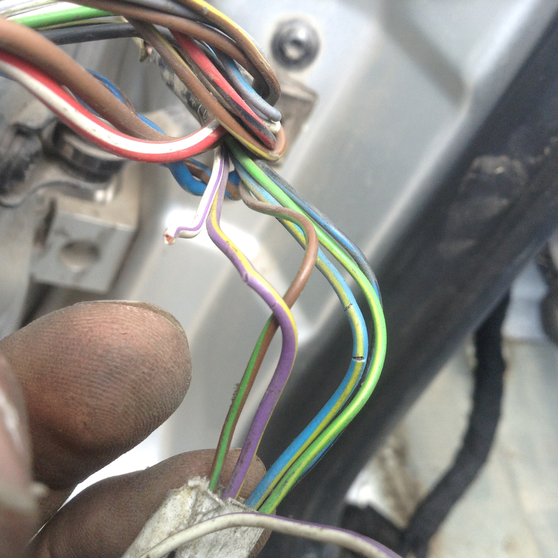 Skoda fabia rs 2011 двигатель. Шкода фабия не работает. Шкода фабия не отключается насос абс причины. Шкода фабия не работает. Звуковой сигнал шкода фабия 2.