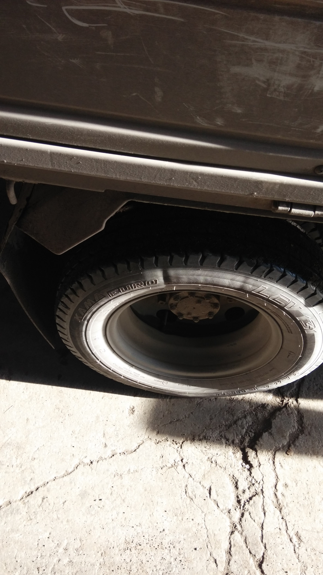 установил новую резину на перед кама евро 131 195/70 r15c — Nissan ...