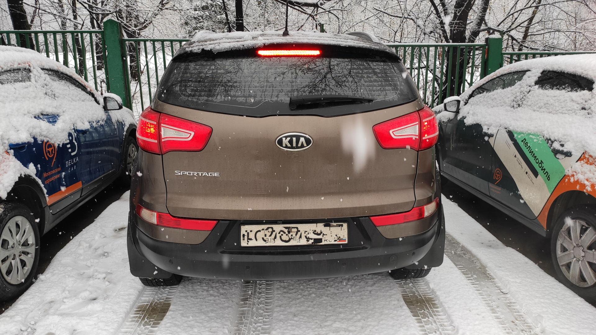 Дверь sportage 3. Украл Kia Sportage 3. Размер 5 двери Киа Спортаж 3. Просела дверь на Киа Спортейдж 3. Киа Спортейдж 3 закрыть морду.