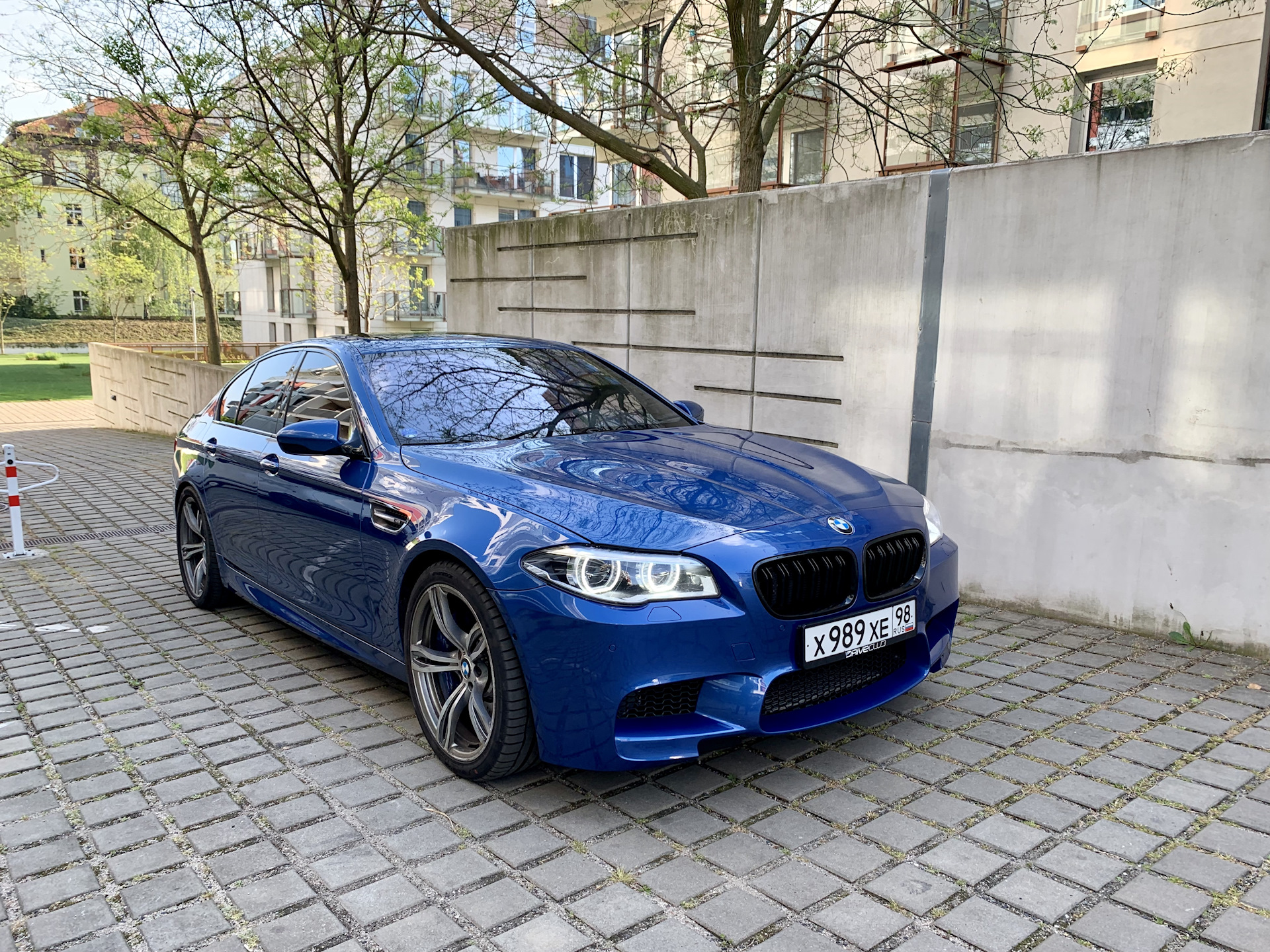 Синяя бмв м5. BMW m5 синяя. BMW m5 f10. BMW f10 синяя. BMW m5 f10 Blue.