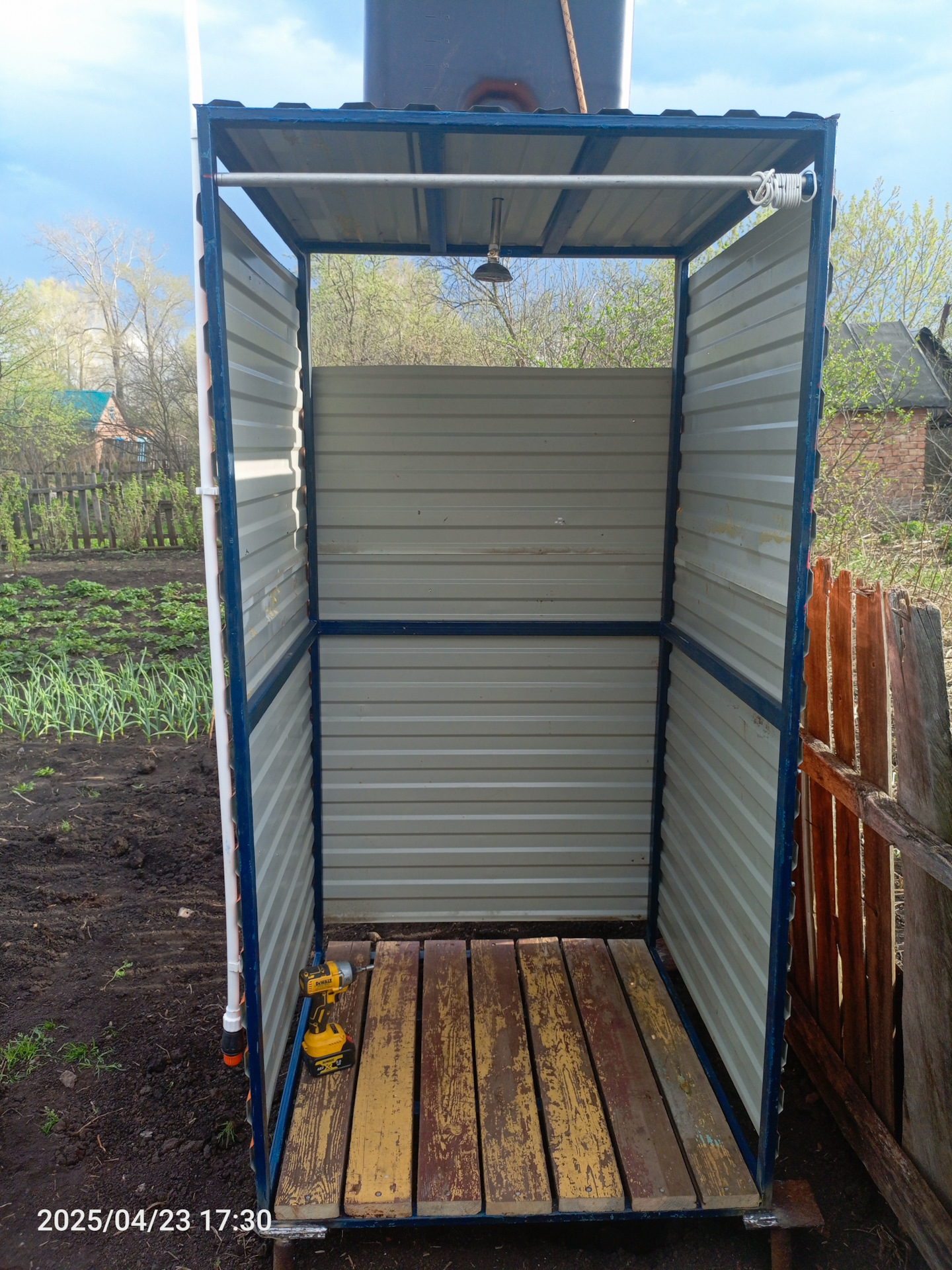 Вариант обшивки душевой кабины