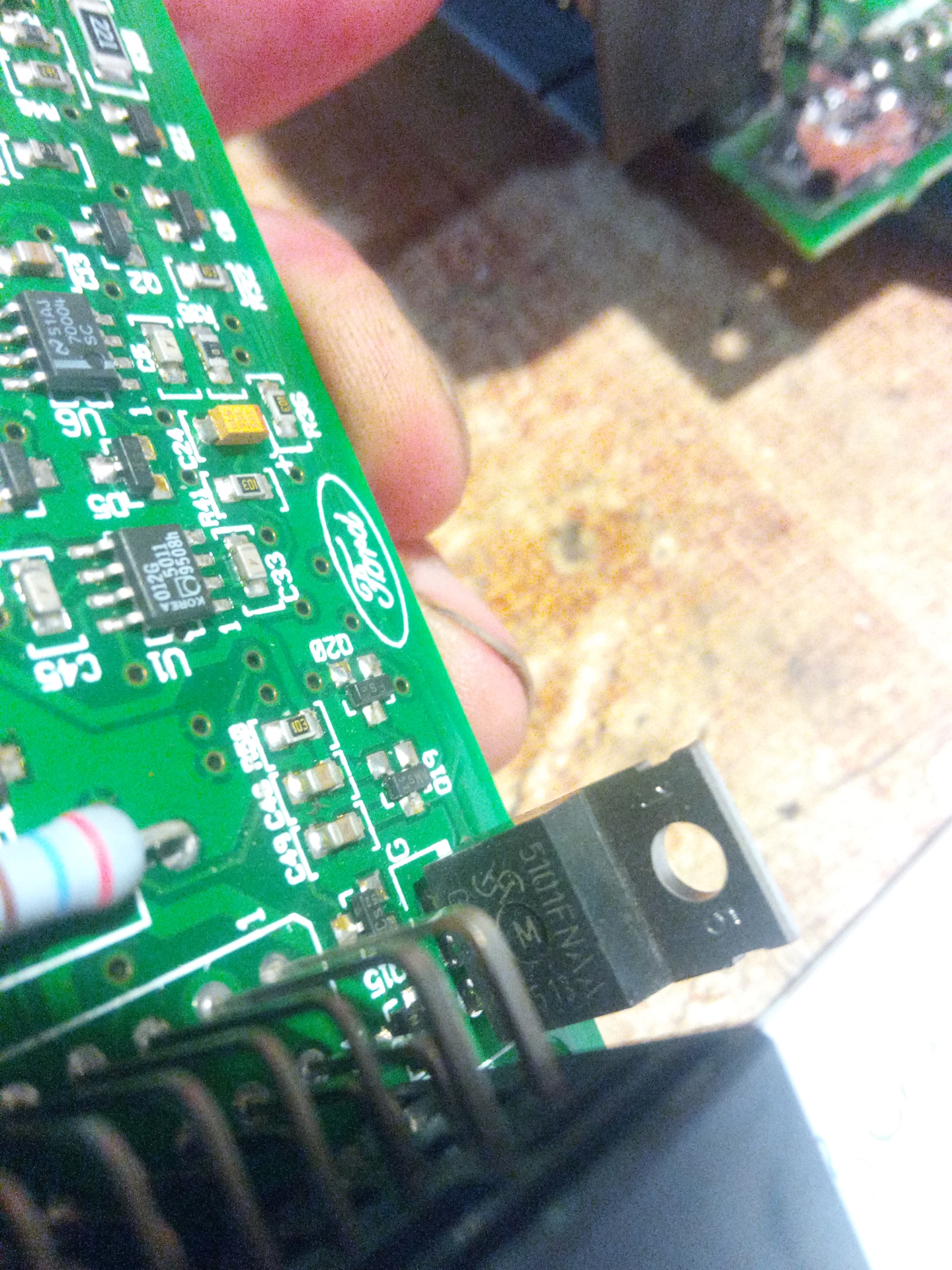 Сгоревший транзистор. Транзистор 65z5 даташит. Шуруповёрт аккумуляторный сгорел транзистор в кнопке. Сгорели транзисторы управления катушками газель 406. Почему сгорел транзистор.