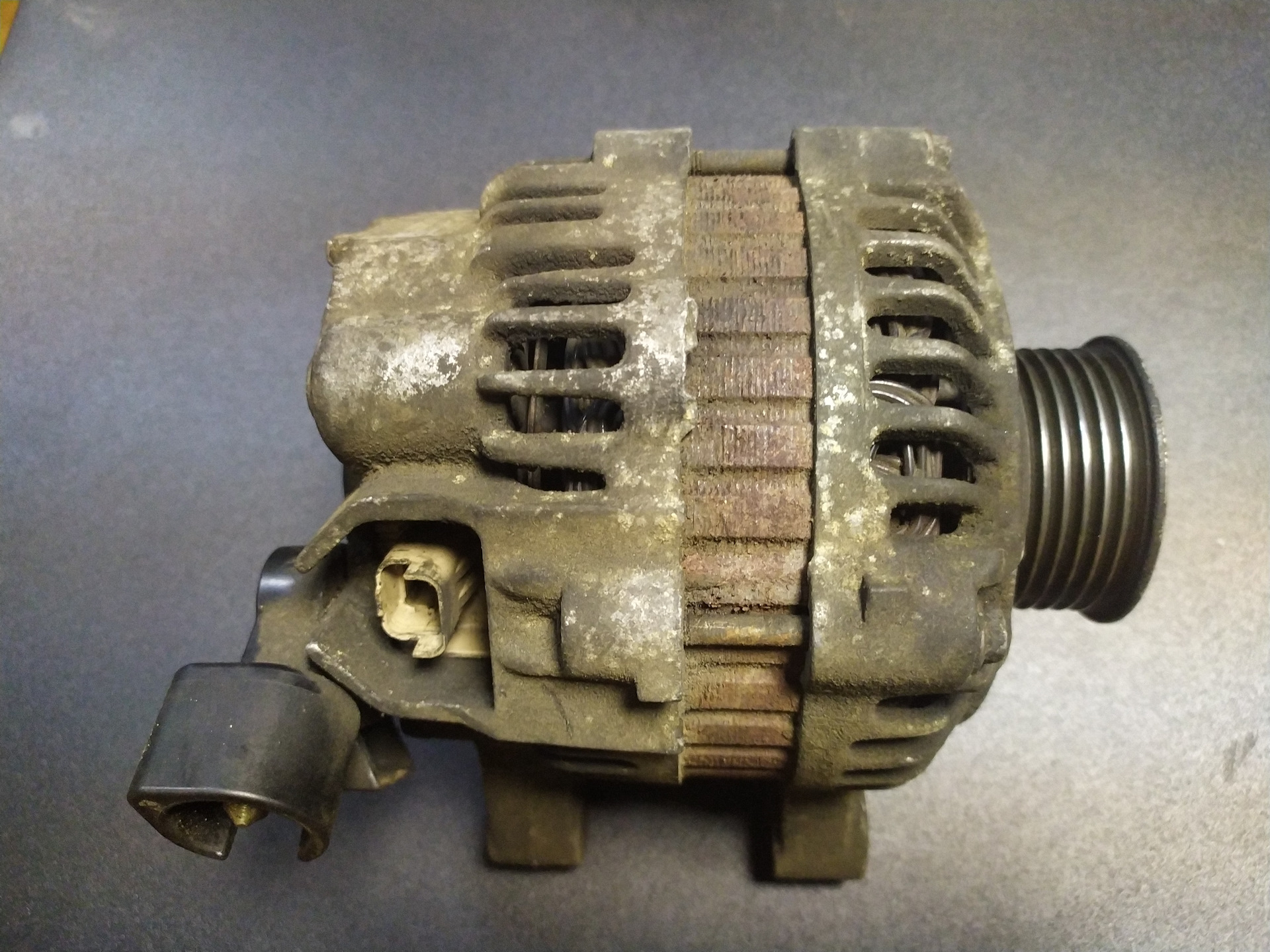 кажется умер генератор — горячий и пованивает вареным маслом — Citroen ...