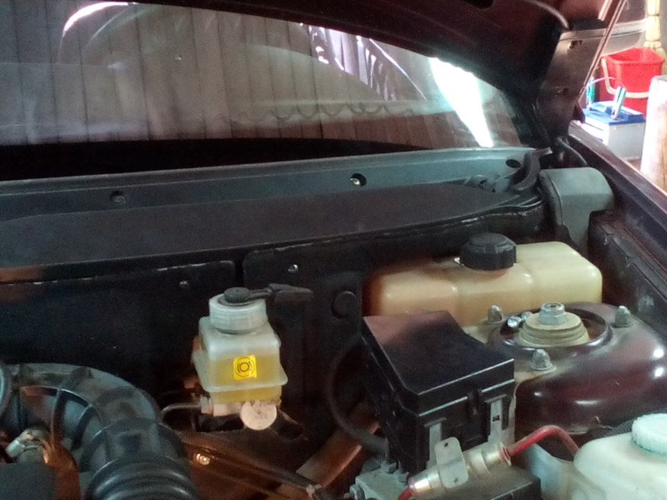 Внутренний Уплотнитель петель капота приора — Lada Приора седан, 1,6 л ...