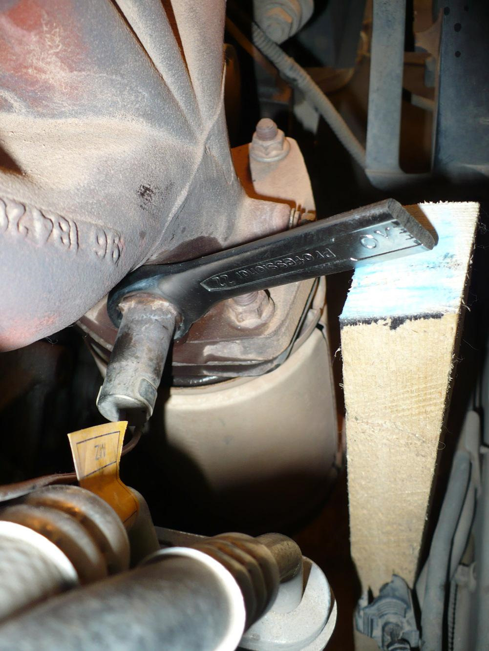 Лямбда зонд пассат б3. 6. Лямбда зонд тойота рав 4 2002. Ключ открутить лямбда зонд. Датчик концентрации кислорода заз шанс 1.