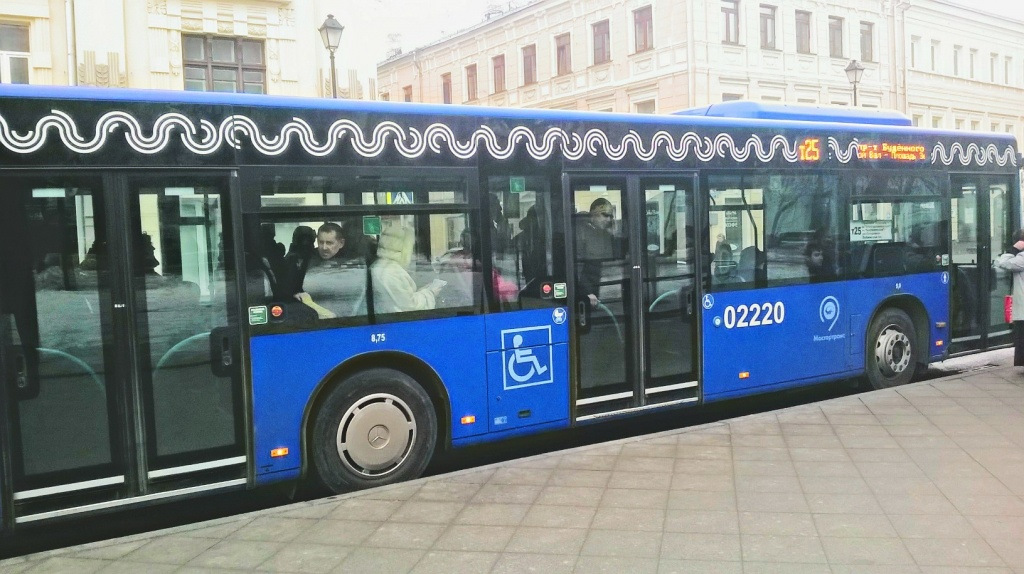 Московский автобус. Автобус н2 Москва. Узор на общественном транспорте Москва. Автобусы в ЮАО. Автобус Москва сбоку.