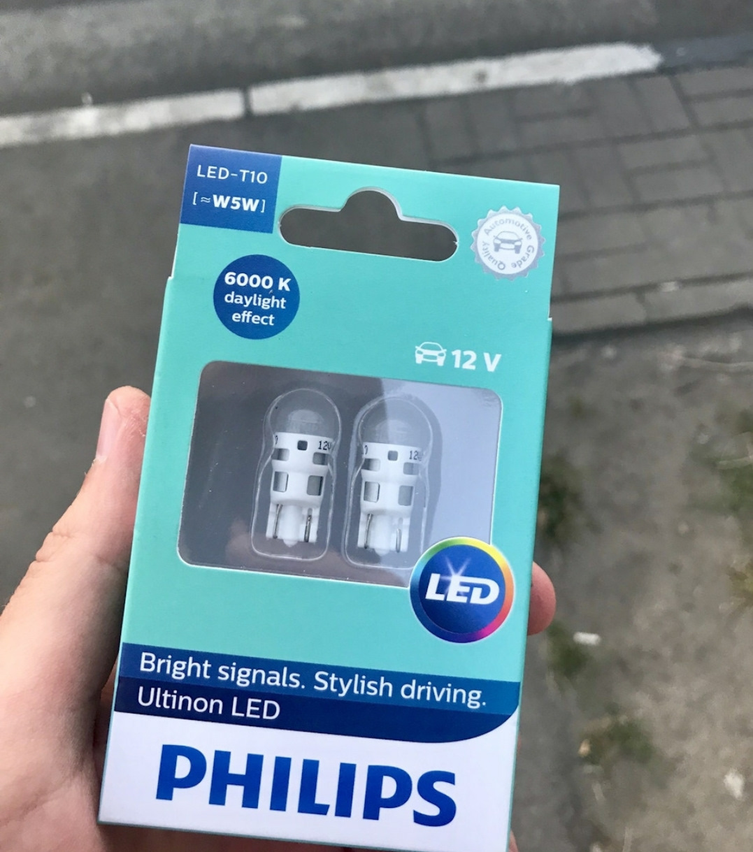 Габариты филипс. Лампочки Philips w5w 6000k. Philips w5w Ultinon led. Philips w5w 6000k led. Philips led t10 w5w 6000k.