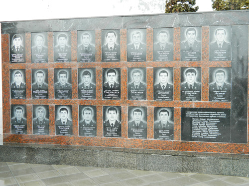 13 октября 2011. Памятник погибшим сотрудникам Нальчик.