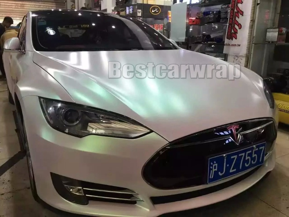 Плёнка для автомобиля цвет White Metallic Satin