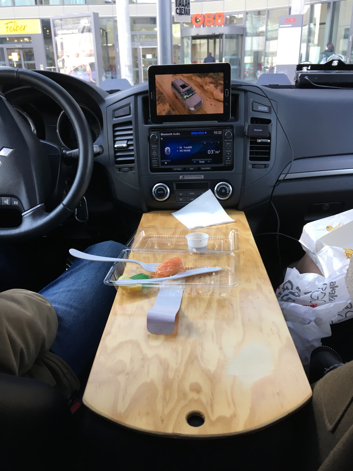 Крепление планшета/телефона — Mitsubishi Pajero (4G), 3 л, 2013 года ...