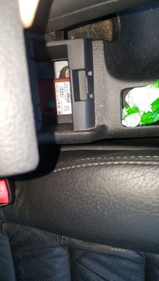 Авто с двумя телефонами в подлокотнике KSAAAgJKTeA 240