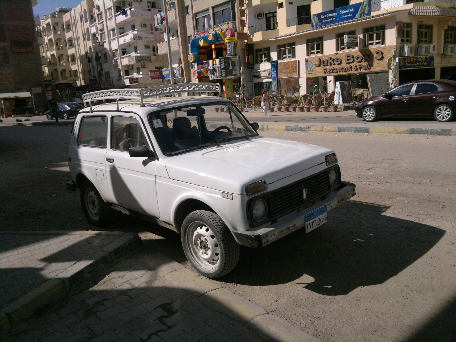 Наша нива на русском последние новости. Lada Niva Egypt. Нива в Африке. Lada Niva в Египте. Лада Нива в Африке.