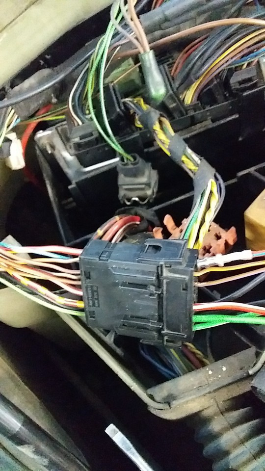 е39 какой провод. провода bmw e34. штатная проводка для магнитолы bmw e53 2002 года. провода штатного усилителя бмв е 46. е39 какой провод.