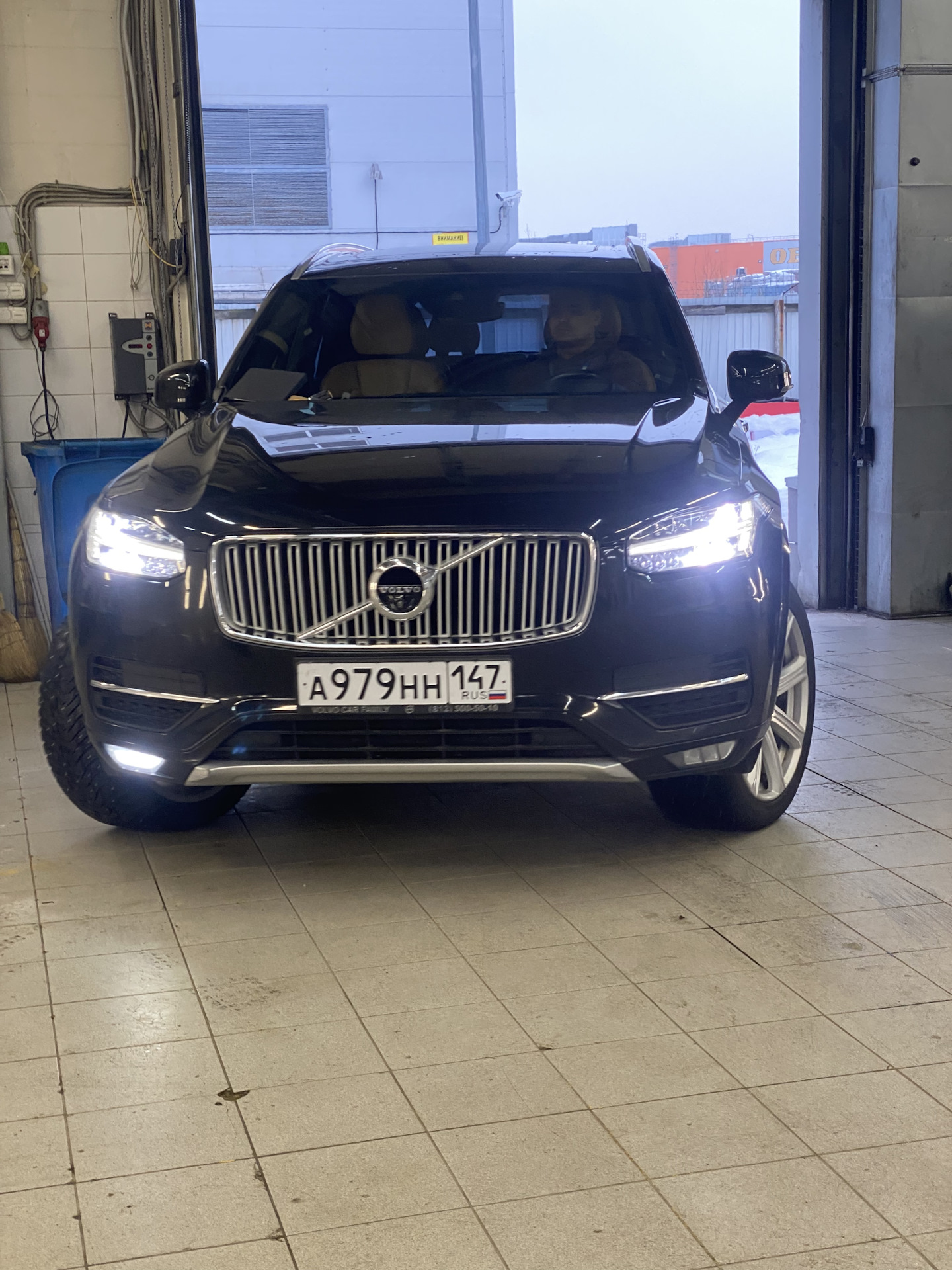 Почему не выключаются фары? Временный пост — Volvo XC90 (2G), 2 л, 2015  года | наблюдение | DRIVE2