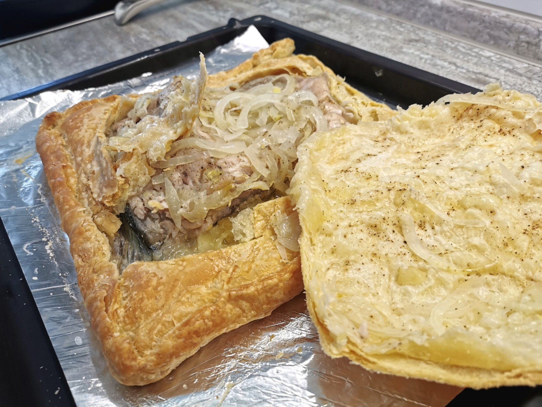 Заливной пирог с рыбной консервой. Пирог с цельной рыбой. Пирог с судаком. Вкуснотища. Пирог с сазаном.