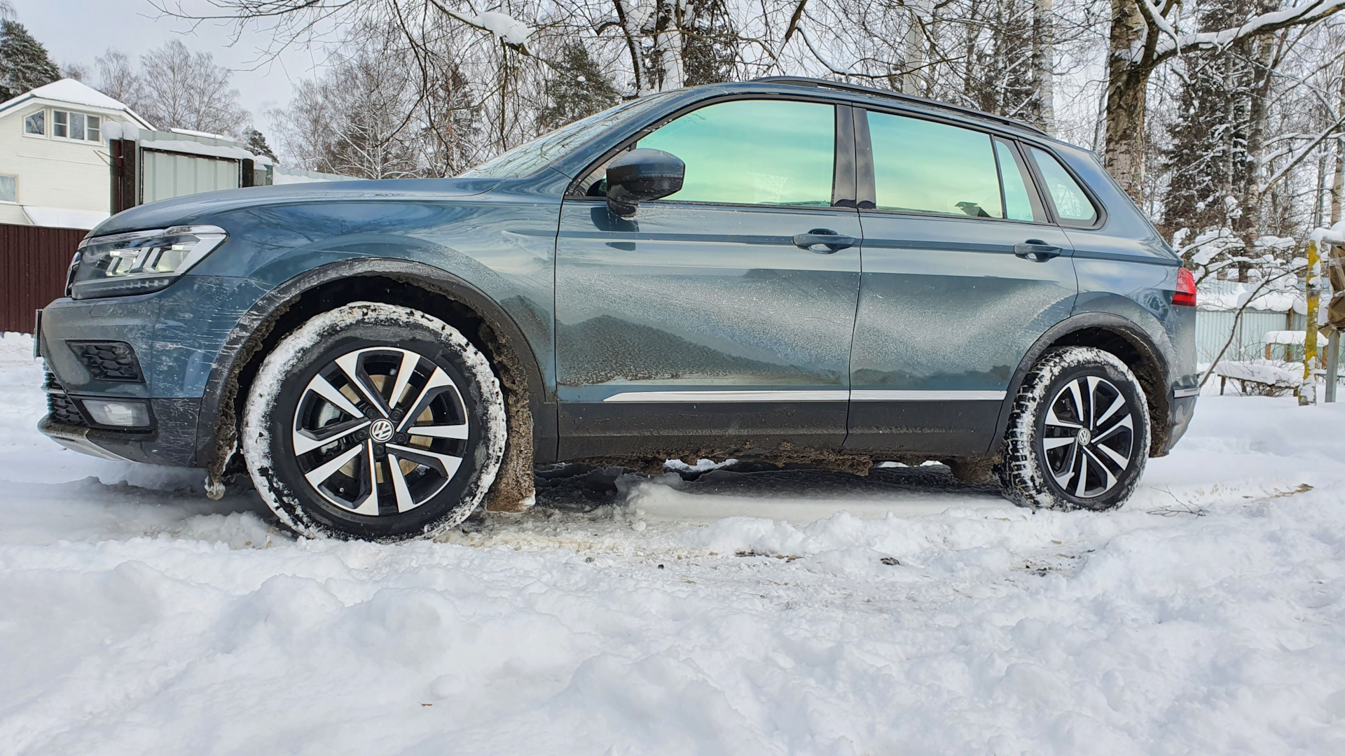 Тигуан 2 литра дизель 2013. Volkswagen tiguan антихром. Тигуан 2 драйв2. Фольксваген тигуан 2019 с панорамной крышей. Тигуан хамелеон.