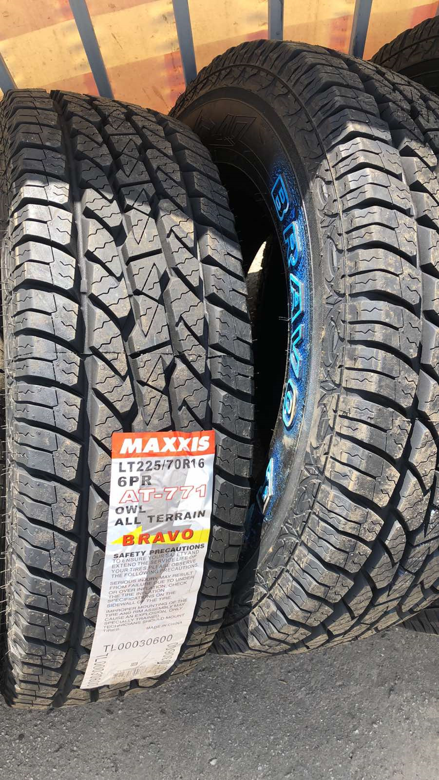 At 771 bravo. Maxxis at-771 Bravo. Максис АТ-980 Браво. Максис Браво АТ 205 75 17. Maxxis 771 Bravo a/t.