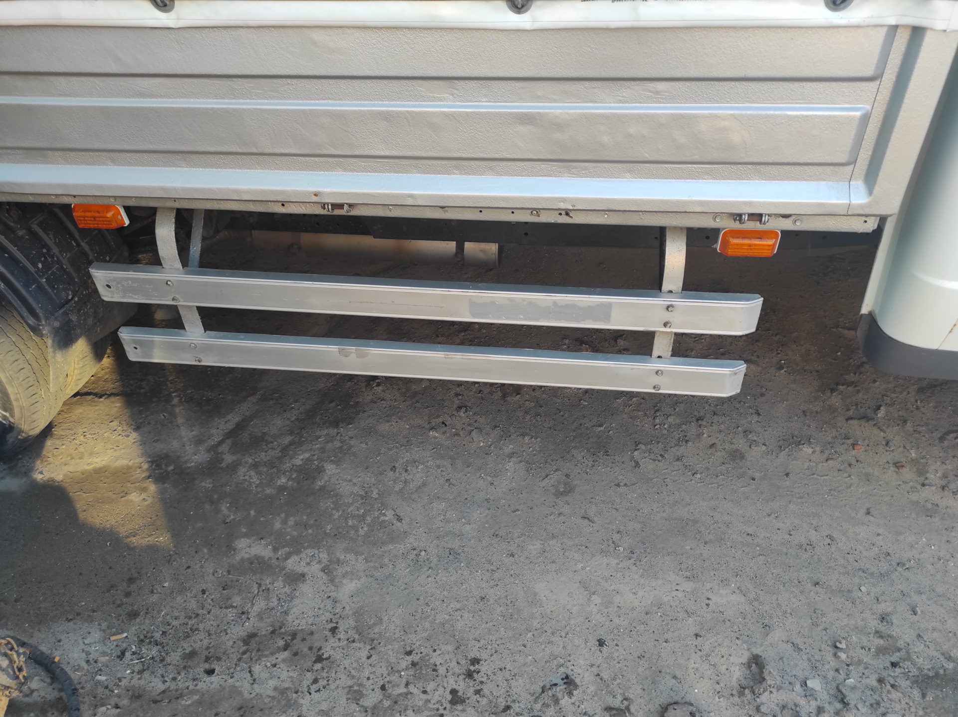 Утка на капот. Заменил боковые габариты. Стартер, колодки. — ГАЗ Газель ...