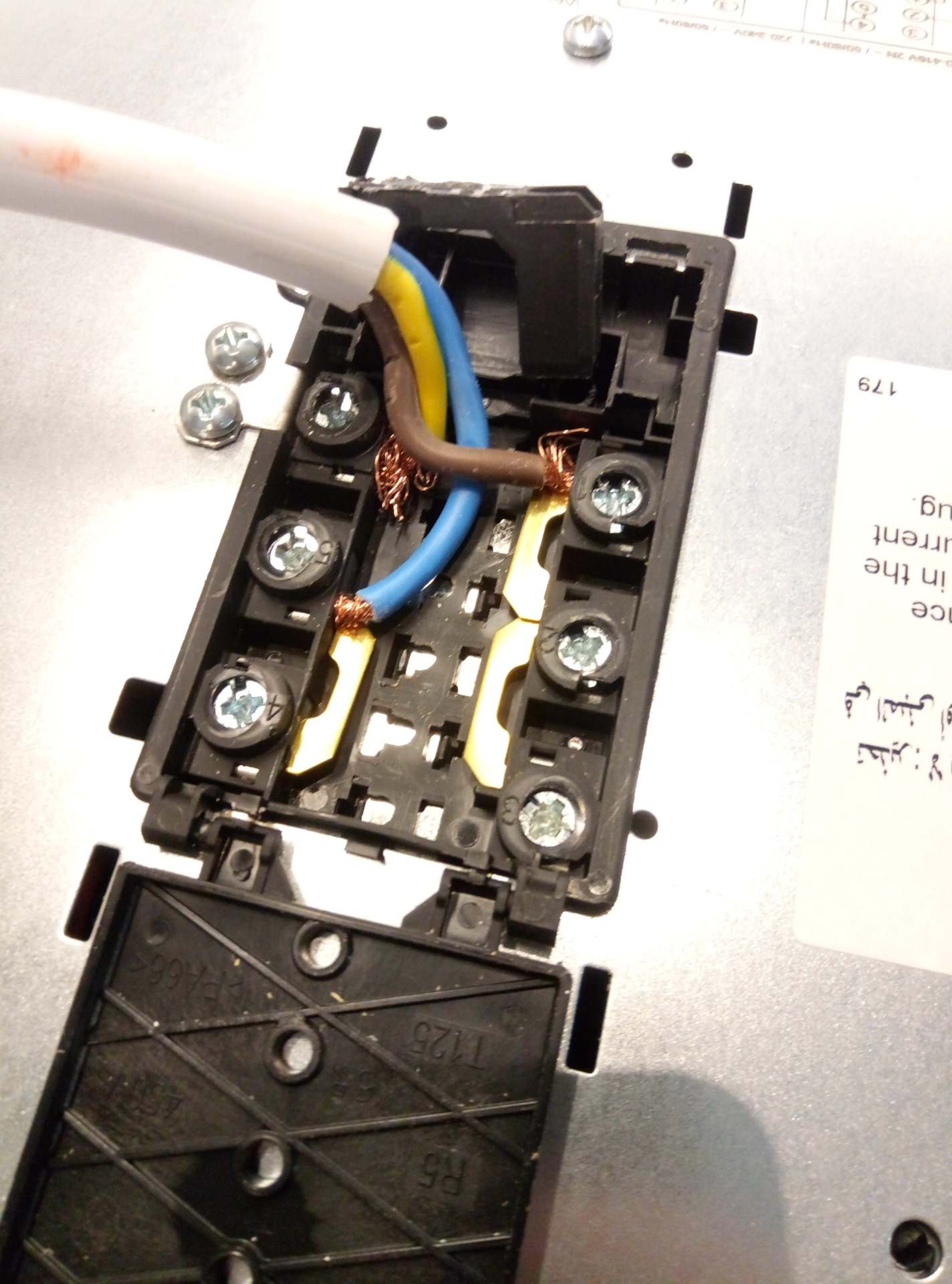 Подключение варочная панель gorenje esupport. Подключить варочную панель Ханса. Клеммная колодка для варочной панели ITW pa4733 ip30. Подключить варочную панель к электросети 220 4 провода. Клеммная колодка для электроплиты Bosch.