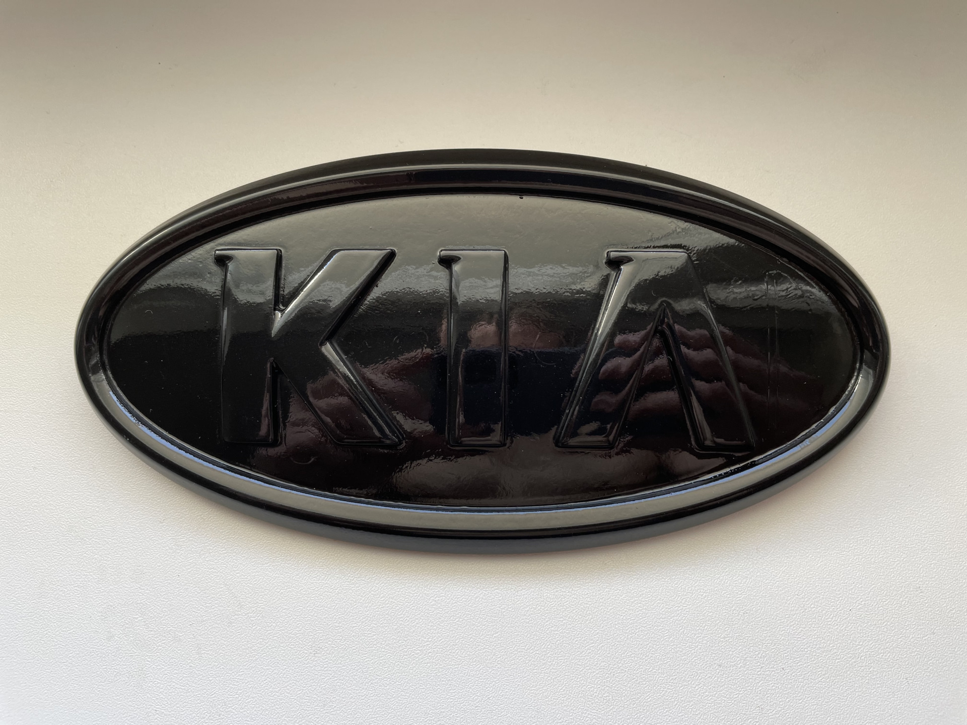 Логотип на крышке. Задний значок Киа Спортейдж 3. Эмблема Kia Sportage 3. Черная эмблема Киа Спортейдж 3. Эмблема на багажник Kia Sportage 3.