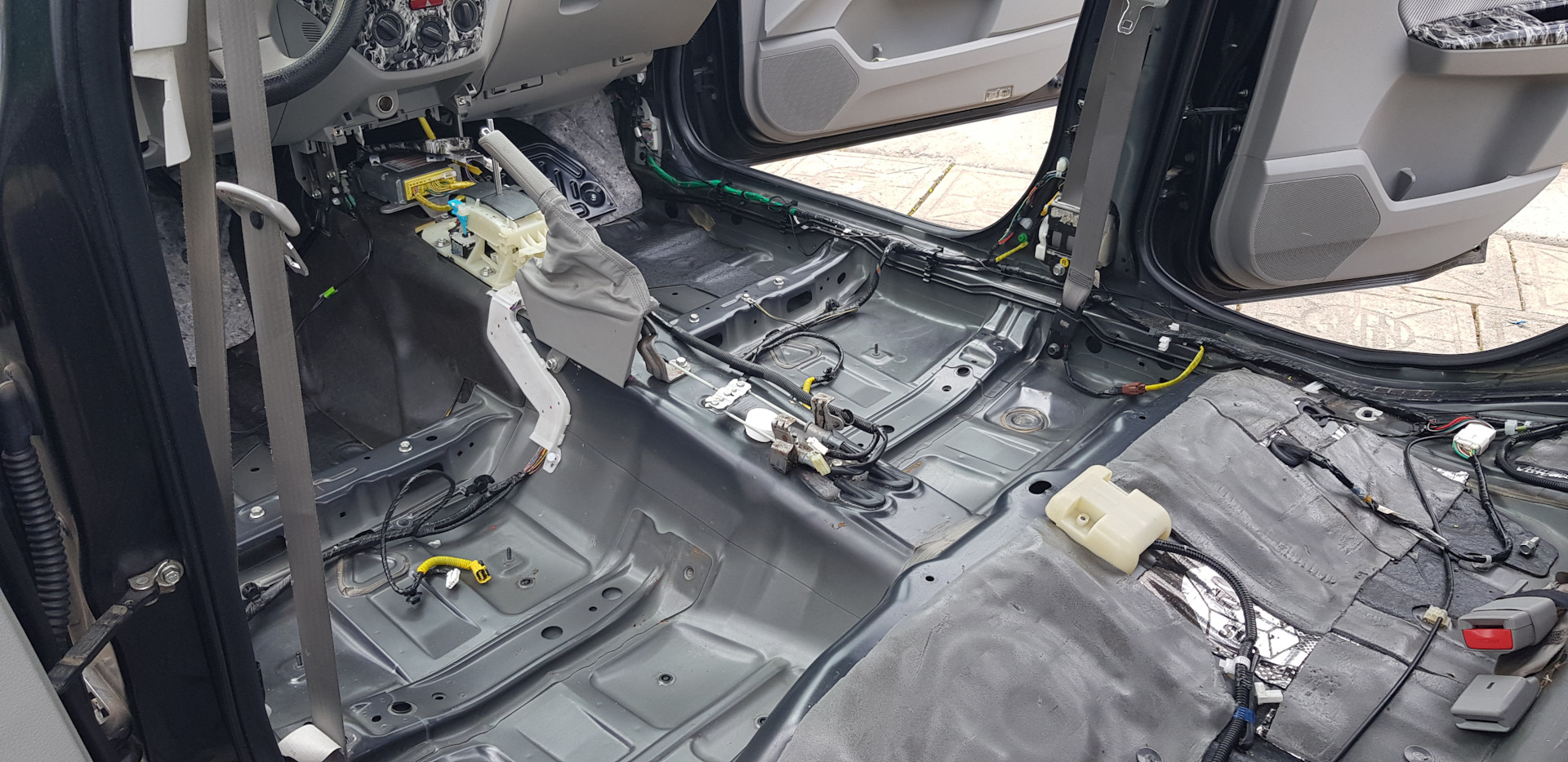 Ржавые петли и сюрприз под ковром — Subaru Forester (SH), 2 л, 2008 ...