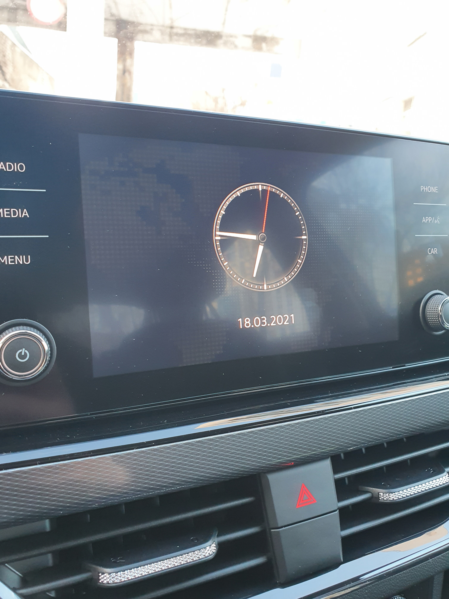 Не включается экран магнитолы — Volkswagen Polo liftback, 1,6 л, 2020 ...