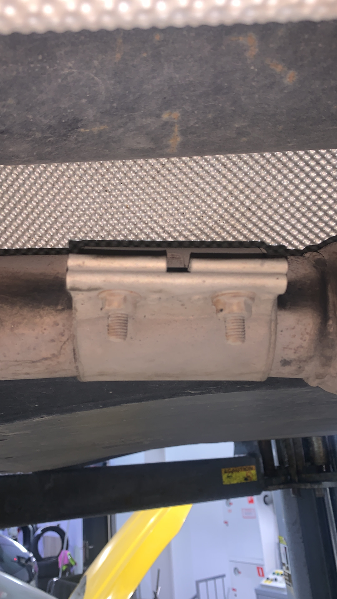 Хомут глушителя и дребезг топливных трубок — Skoda Octavia A5 Mk2, 1,8 ...