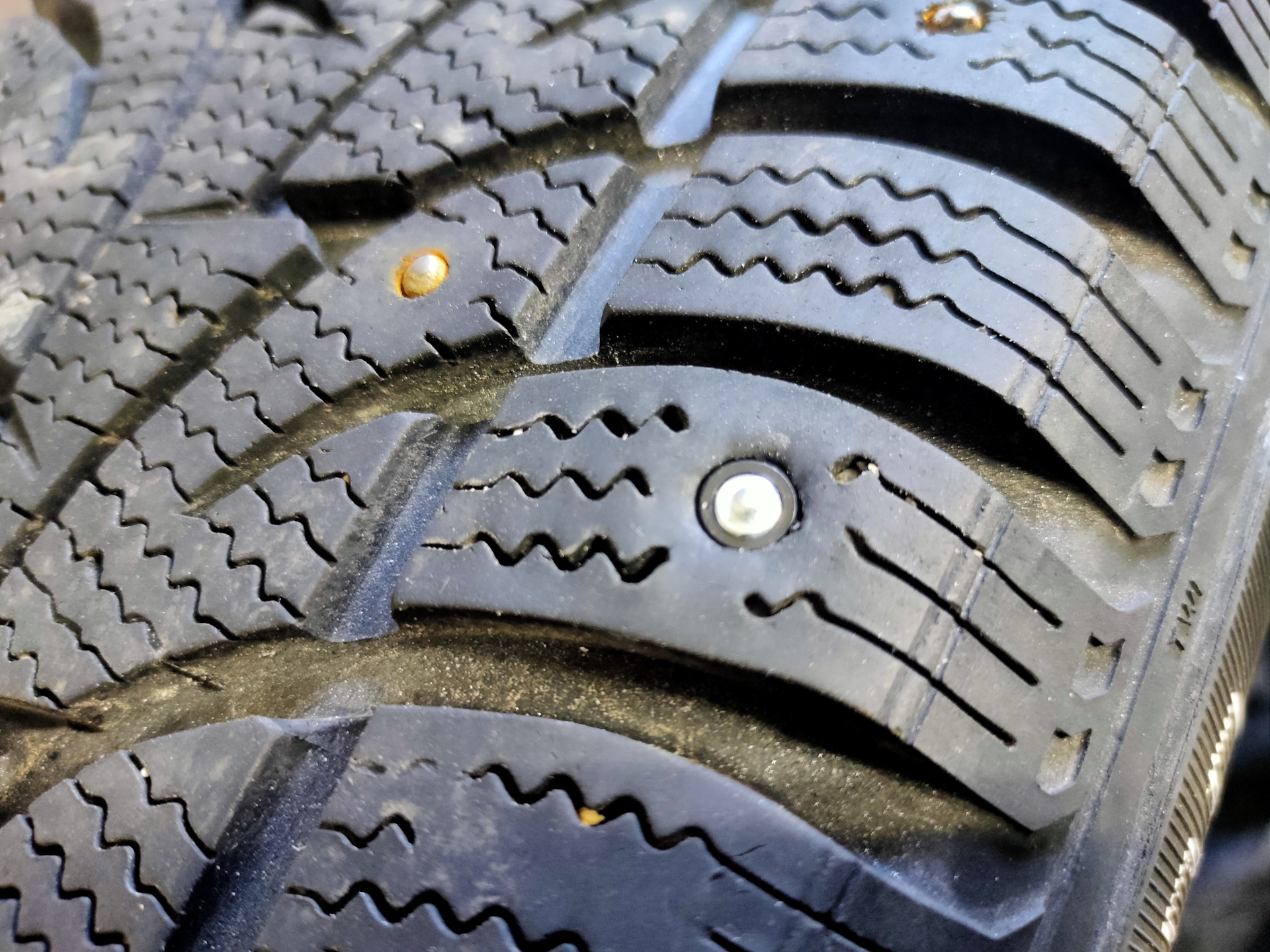 Шиповка резины и замена тормозных колодок в круг. — Nissan X-Trail II ...