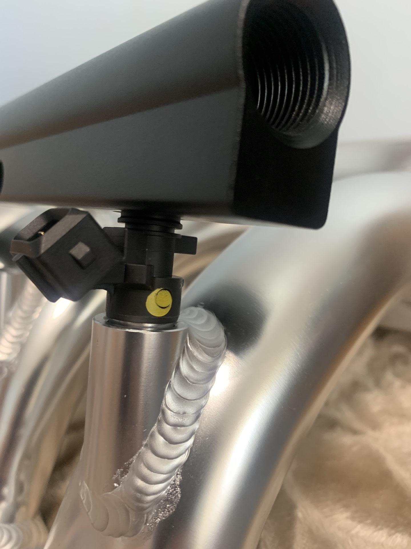 Бачок расширителя и регулятор давления — BMW 5 series (E39), 3 л., 1998 ...