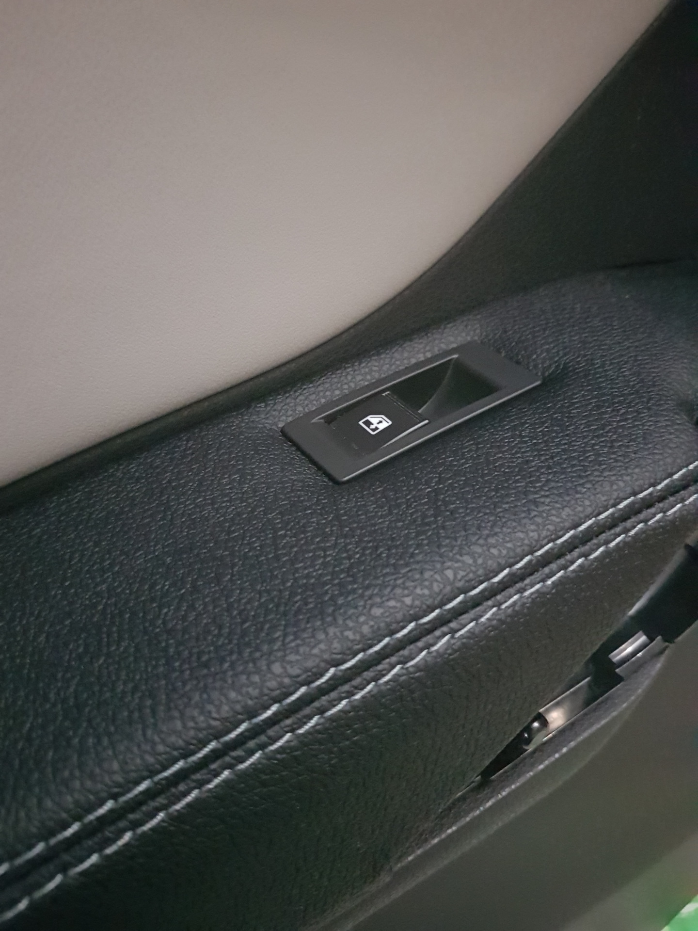 Новые подлокотники — Lada Vesta SW Cross (1G), 1,8 л, 2019 года ...