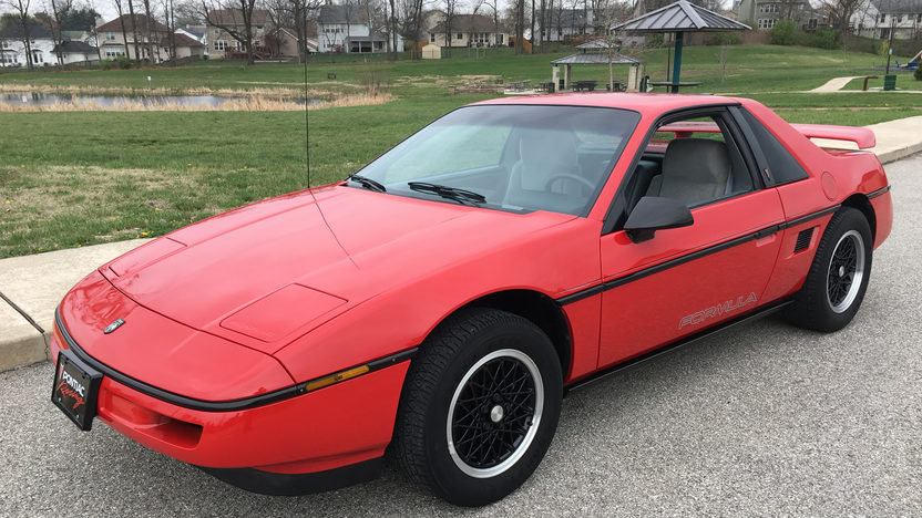 Fiero hope 100. Понтиак Фиеро 1988. Pontiac 1988. Pontiac Fiero gt 1985. Понтиак Фиеро 1990.