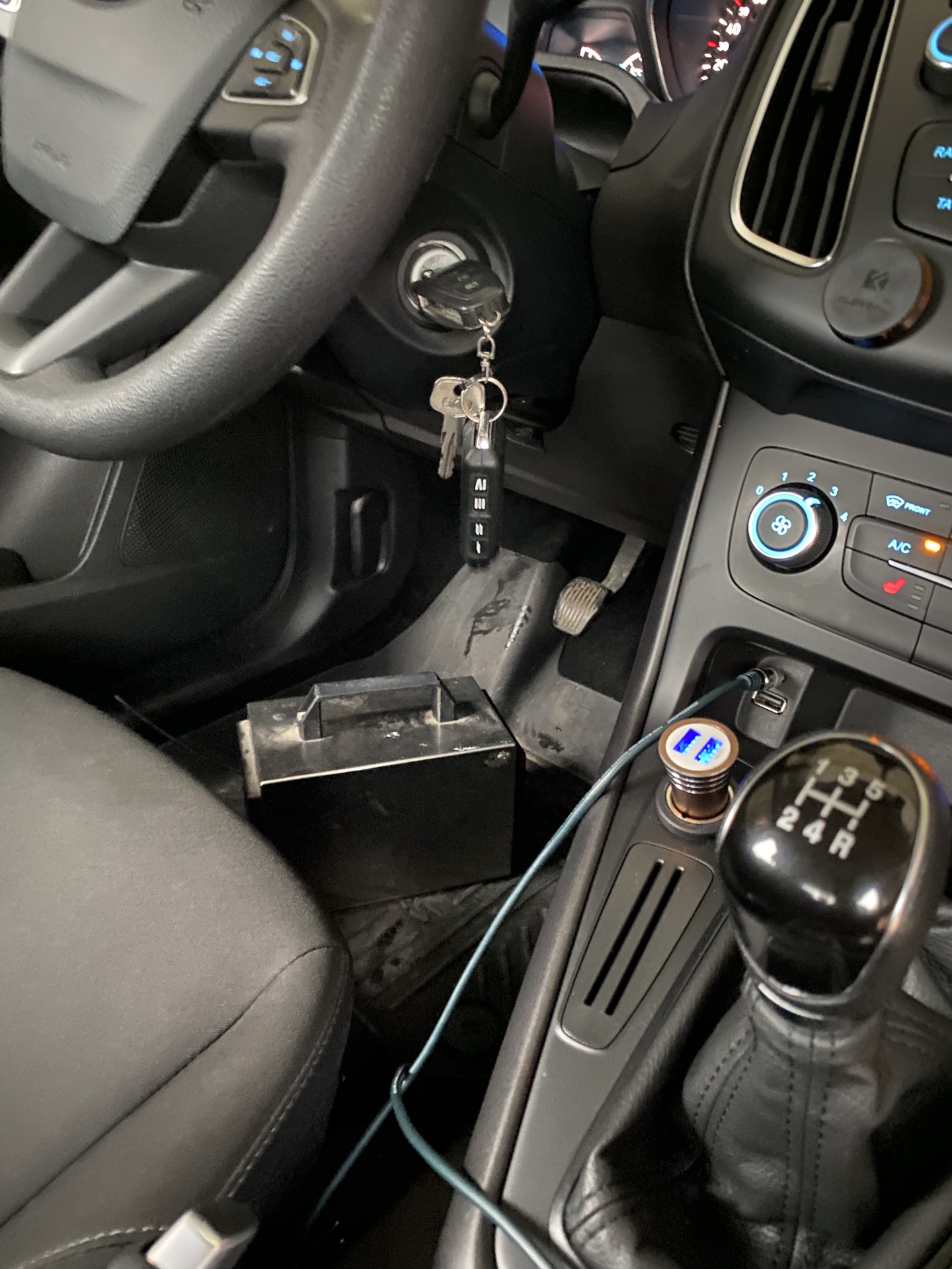 Доработанный держатель смартфона Magsafe ✔️; — Ford Focus III Hatchback,  1,6 л, 2011 года | аксессуары | DRIVE2