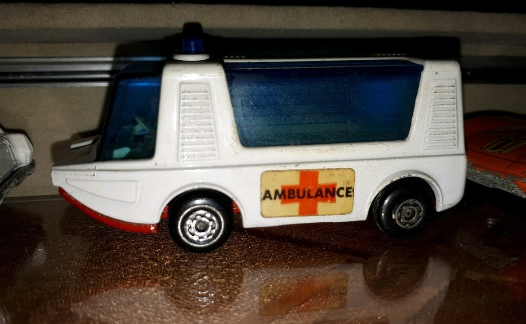 Маленькие игрушечные машинки. Матч бокс машинки. Много игрушечных машинок. Огромные игрушечные машинки. Игрушка машинка порше спайдер красная.